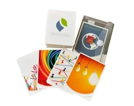 Jeu de cartes illustrées colorées et abstraites